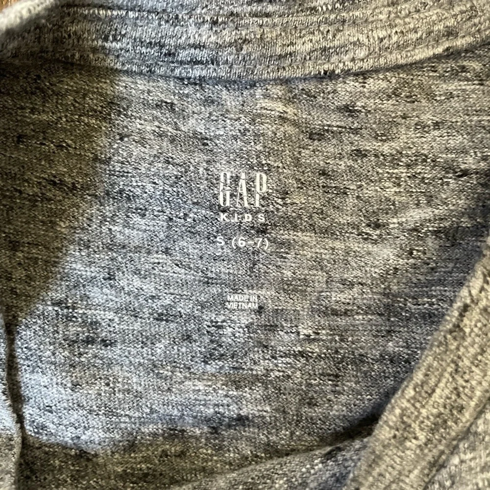 Gap kids gray v neck